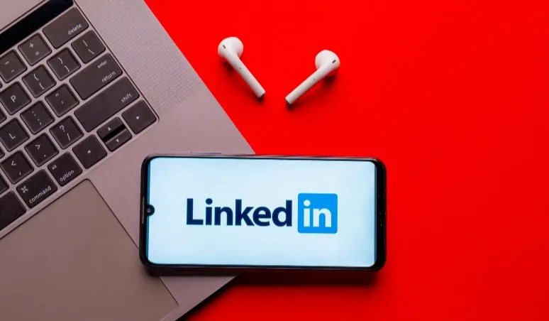 LinkedIn comments professional networking engagement discussions community building credibility visibility connections